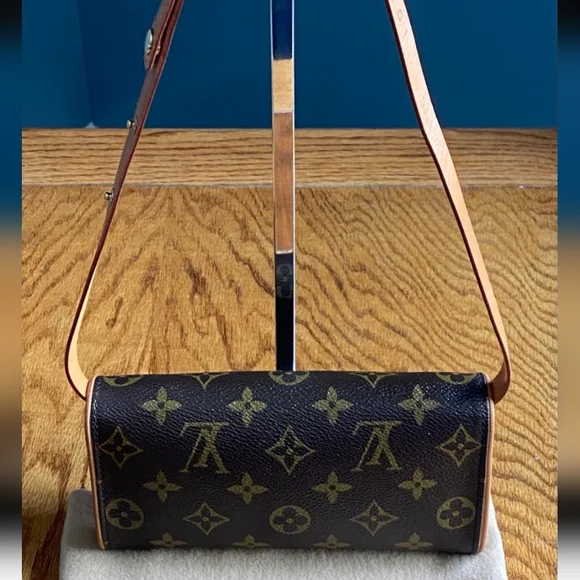 Louis Vuitton monogram Twin belt/ shoulder bag/ clutch/ crossbody - Picture 3 of 16